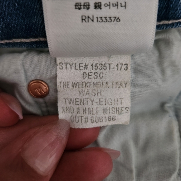 NWT MOTHER | The Weekender Fray Jeans in Twenty-Eight and a Half Wishes - Sz 32 - Picture 15 of 15